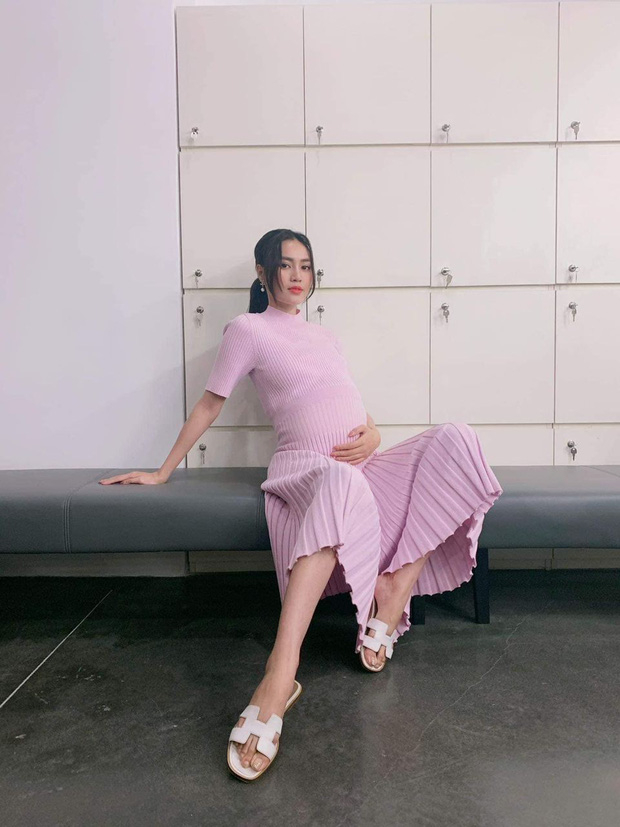 Phương Oanh lộ bụng bầu