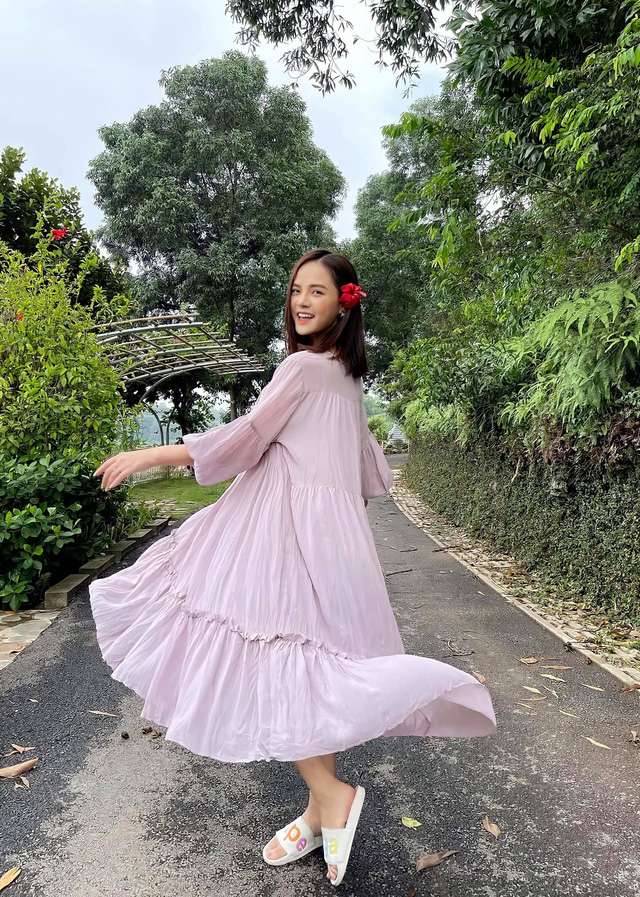 Phương Oanh lộ bụng bầu