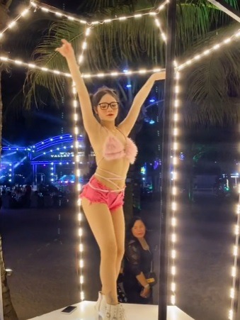 Nam thanh niên bị vợ bắt tại trận đi du lịch Hạ Long