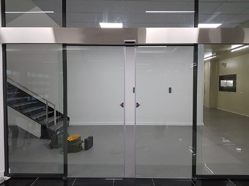 Những điều cần biết về cửa lùa kính cường lực