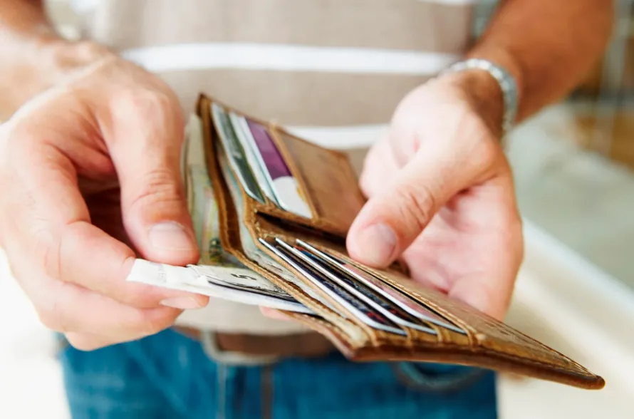 Cách tiết kiệm tiền trả nợ khôn ngoan là ưu tiên trả hết khoản cao trước